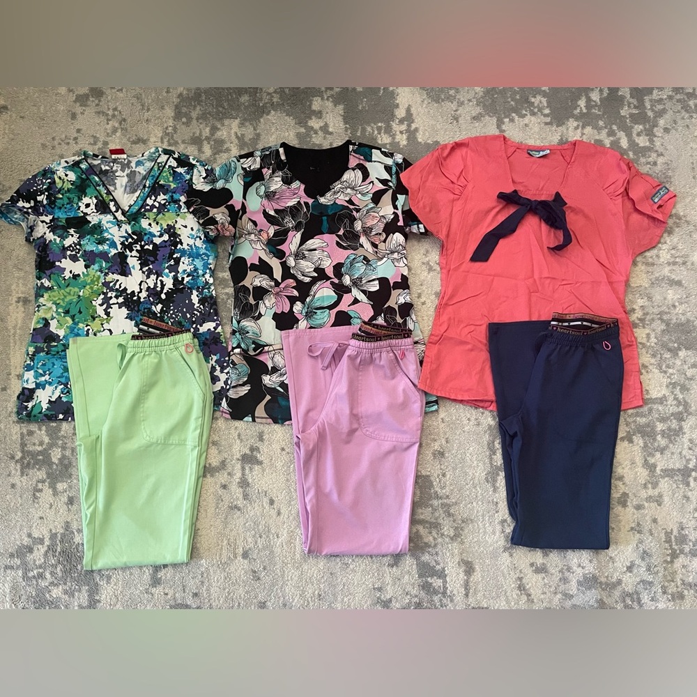 Xxs/xs 3 sets of scrubs
